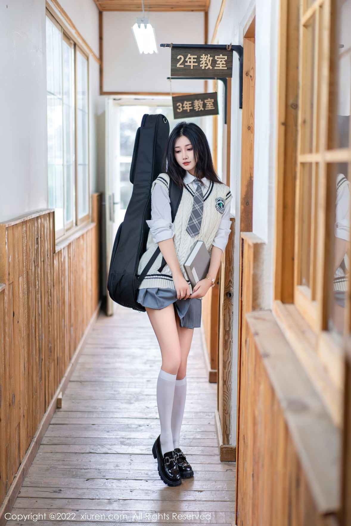 XiuRen 秀人 No.5970 laura阿姣 性感学妹制服性感写真 - 2