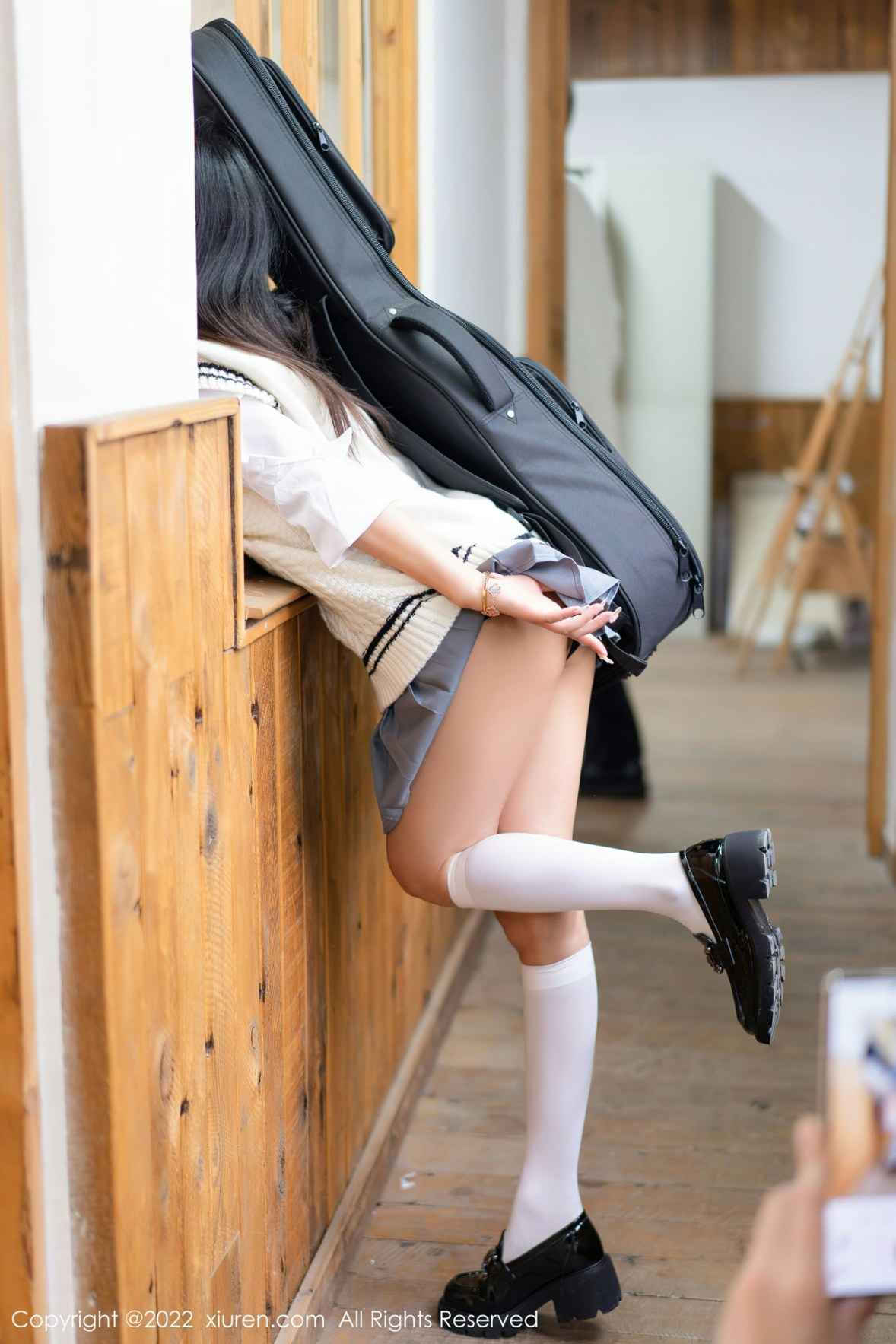 XiuRen 秀人 No.5970 laura阿姣 性感学妹制服性感写真 - 3