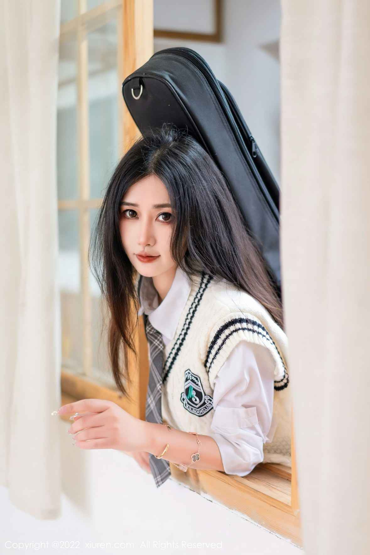 XiuRen 秀人 No.5970 laura阿姣 性感学妹制服性感写真 - 2