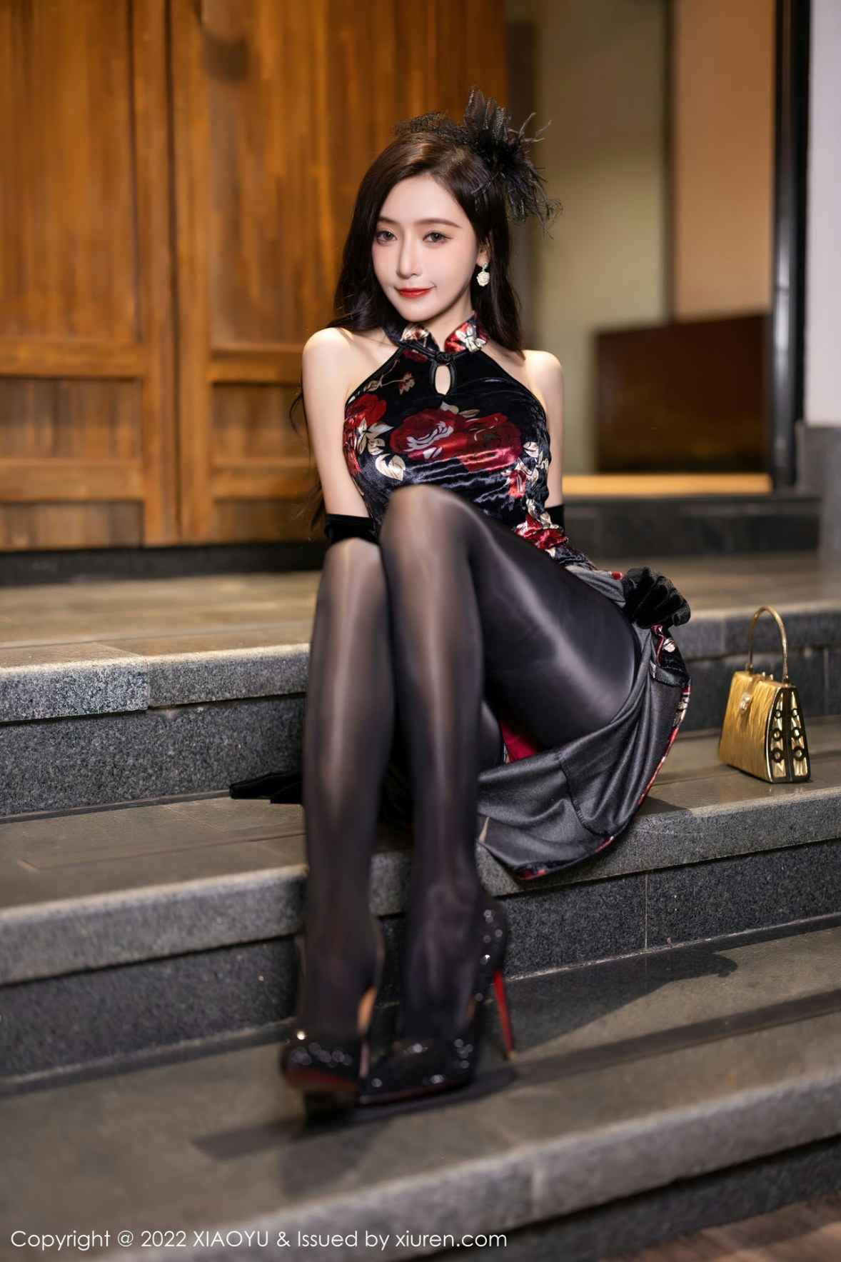 XIAOYU  语画界 Vol.909  王馨瑶yanni 魅惑黑丝杭州旅拍写真 - 1